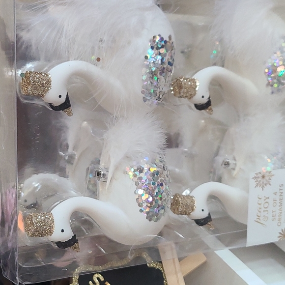 🎄❄️Stunning Feathered Holiday Christmas Swan Ornaments ✨️Elegant - Picture 3 of 6